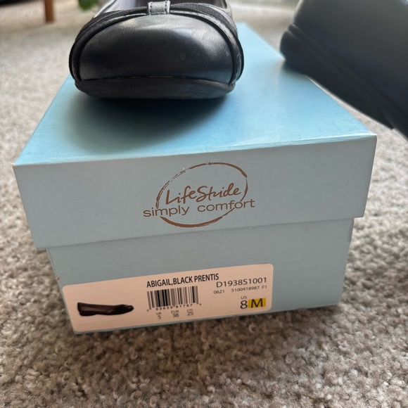 Life Stride Black Flats - Picture 2 of 6